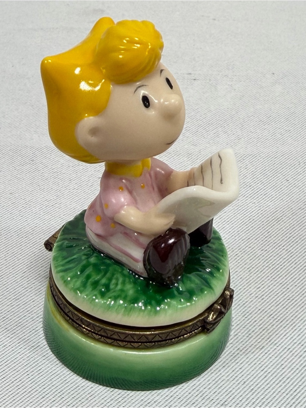 Flambro Peanuts Porcelain Hinged Box Sally Kindergarten Kram Book Read Linus Sis